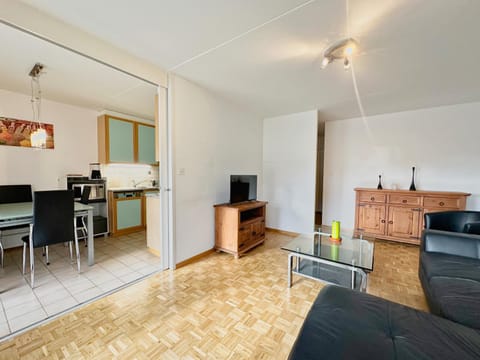 Communal lounge/ TV room, Kitchen or kitchenette