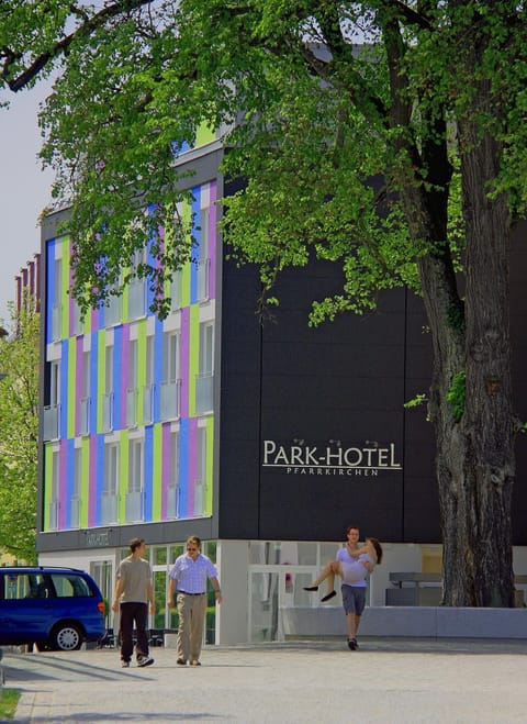Facade/entrance, Garden view