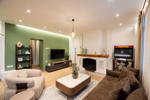 TV and multimedia, Living room, Seating area