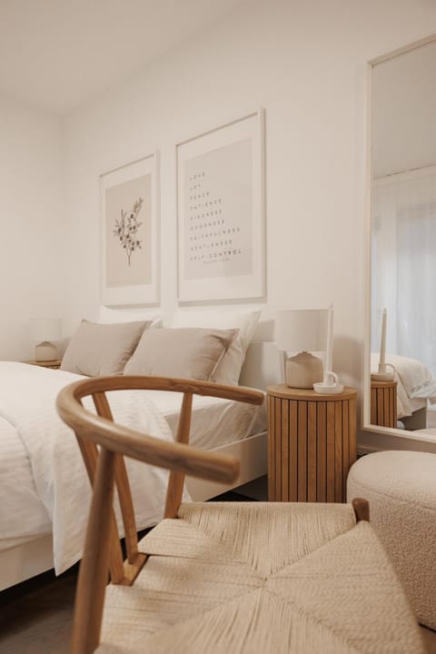 Photo of the whole room, Seating area, Bedroom