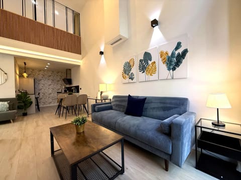 TV and multimedia, Kitchen or kitchenette, Living room, Decorative detail, Seating area, Dining area, heating, air conditioner