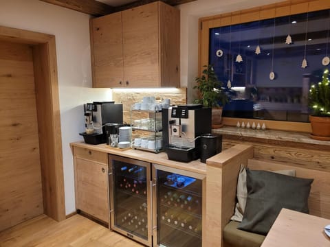 Coffee/tea facilities, Breakfast