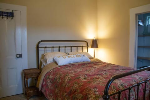 Yosomite Gateway Historic Victorian with Modern Touch House in Sonora