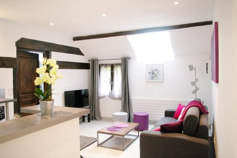 TV and multimedia, Seating area