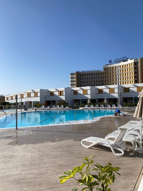 Pool view, Swimming pool, sunbed