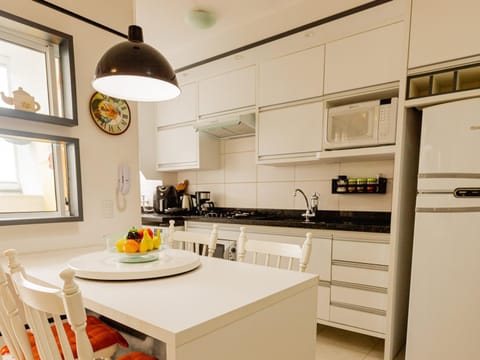 Kitchen or kitchenette, Dining area, oven, stove