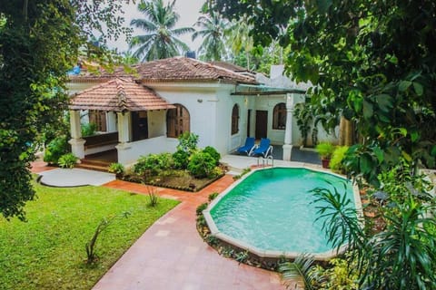 Property building, Spring, Natural landscape, Garden, Garden view, Pool view, Swimming pool, sunbed