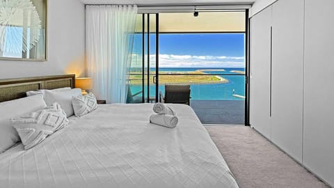 Bed, Natural landscape, Bedroom, towels