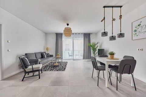 Balcony/Terrace, Living room, Seating area, Dining area