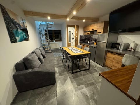 TV and multimedia, Kitchen or kitchenette, Living room, Seating area, Dining area
