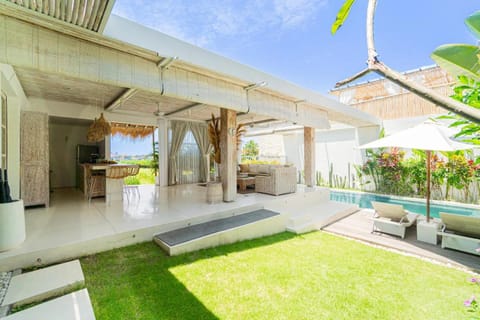 Patio, Garden view, Swimming pool, sunbed