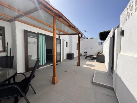 Patio, Balcony/Terrace, Living room, Seating area, Dining area
