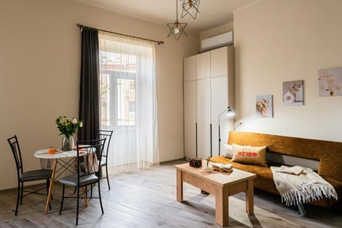Bed, Living room, Seating area, Dining area, internet