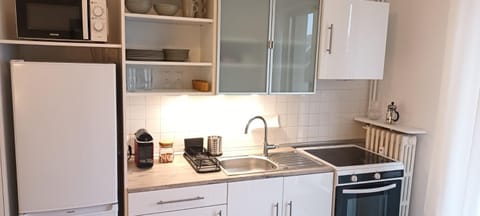 Coffee/tea facilities, Kitchen or kitchenette, oven, pet friendly, stove, toaster