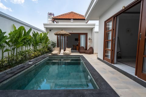 Swimming pool, Swimming pool