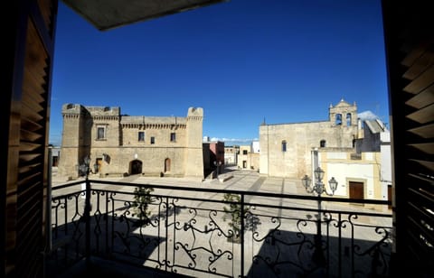 Property building, Day, Balcony/Terrace, Landmark view