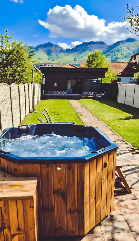 Spring, Day, Natural landscape, Garden, Hot Tub, Hot Tub, Garden view, Mountain view, Pool view, Swimming pool
