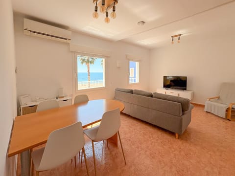 TV and multimedia, Living room, Seating area, air conditioner