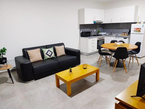 TV and multimedia, Kitchen or kitchenette, Living room, Seating area, Dining area, oven, stove