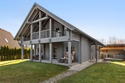 Property building, Day, Garden, Garden view