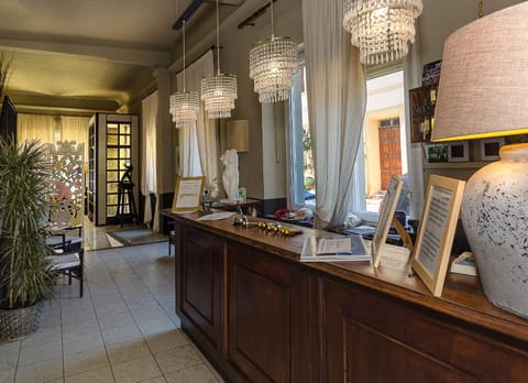 Day, Lobby or reception