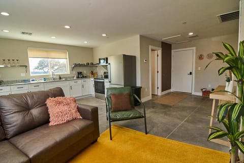 - Sunrise Beach Loft - Apartment in Butler Beach