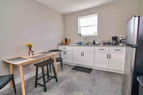 - Sunset Beach Loft - Apartment in Butler Beach