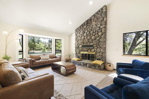 King Suite Honey Run Escape in Nature House in Chico