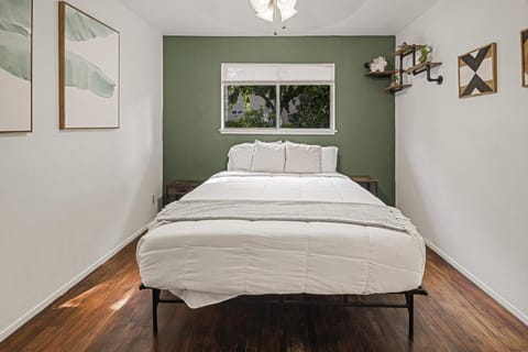 Chic in Chico w 2 Kings for Fam House in Chico