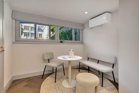 Seating area, Dining area