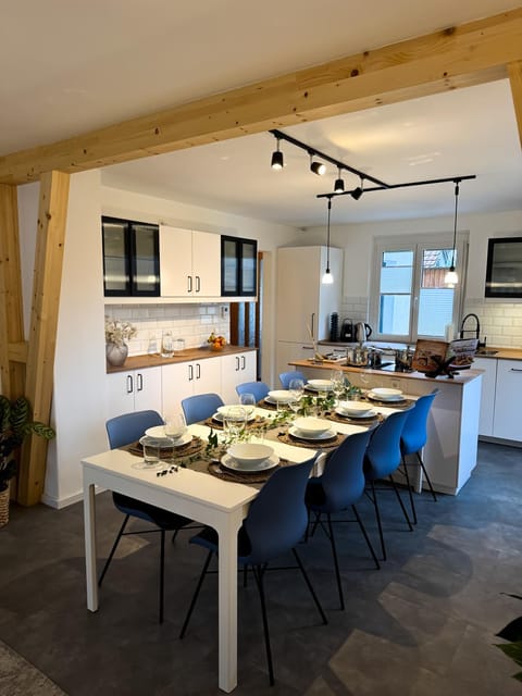 Dining area, Food
