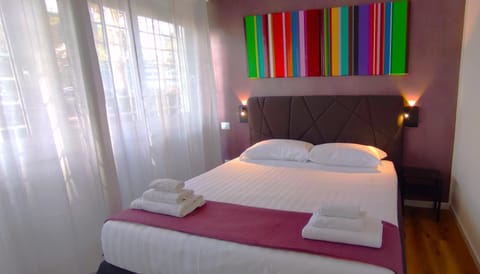 Bed, Photo of the whole room, Decorative detail, Bedroom, furniture, towels