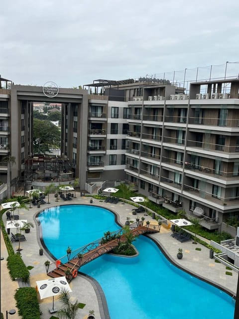 Property building, Day, Pool view, Swimming pool, Swimming pool, sunbed