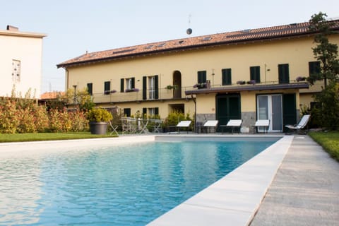 Property building, Garden, Swimming pool