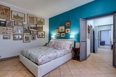 Photo of the whole room, Seating area, Bedroom