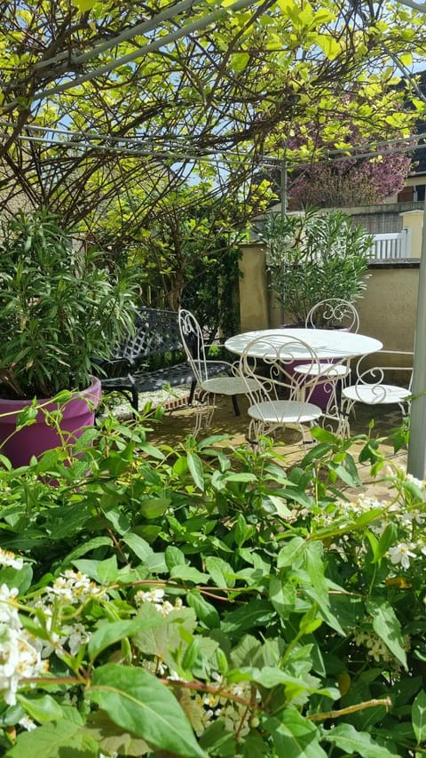 Balcony/Terrace, Dining area, Garden view