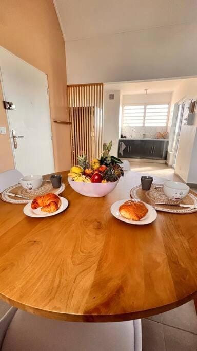 Kitchen or kitchenette, Dining area, Breakfast