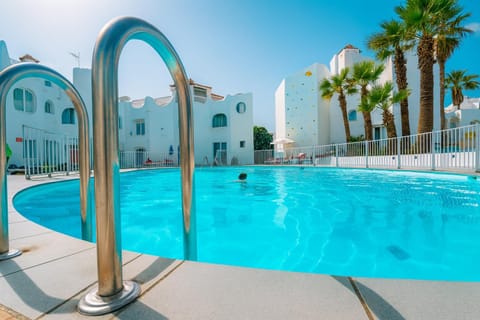 Pool view, Swimming pool, sunbed