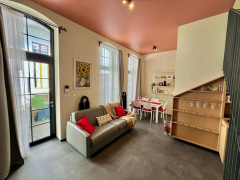 Living room, Seating area