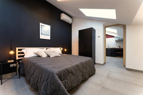 Bed, Photo of the whole room, Bedroom, towels, air conditioner