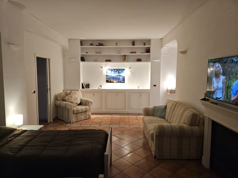 Communal lounge/ TV room, TV and multimedia, Living room, Seating area