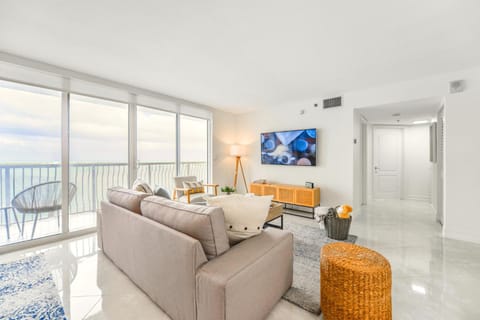 TV and multimedia, Living room, Seating area, air conditioner