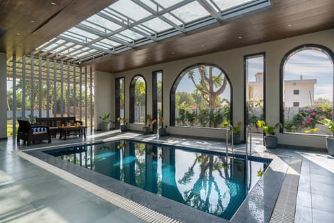 Pool view, Swimming pool, sunbed