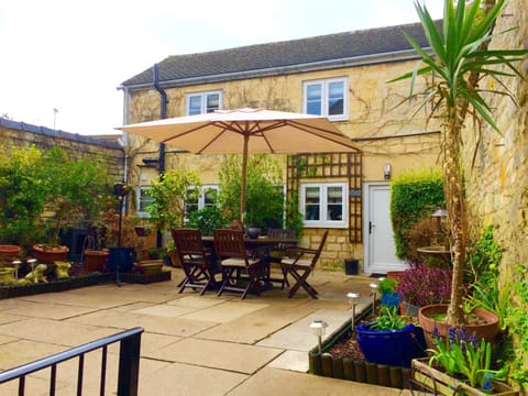 Troy House Bed and Breakfast in Painswick