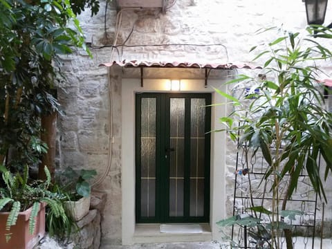 Facade/entrance, Garden, Decorative detail