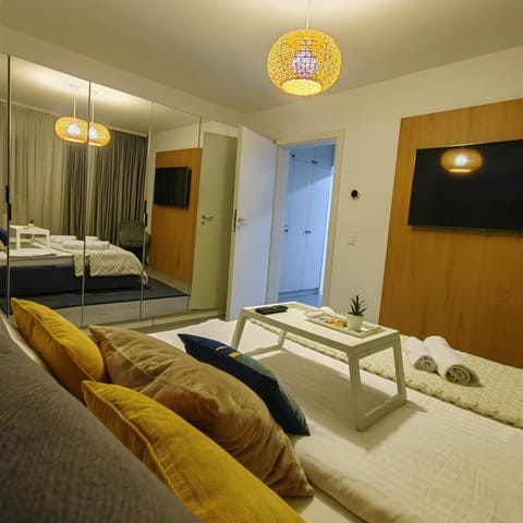 Bed, TV and multimedia, Bedroom, wardrobe