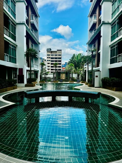 Property building, Pool view, Swimming pool, Swimming pool, sunbed