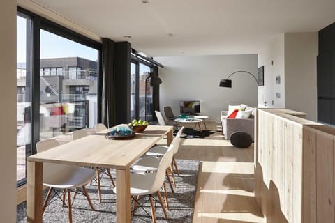 Restaurant/places to eat, Dining area