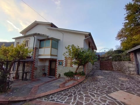 Property building, Garden, Parking