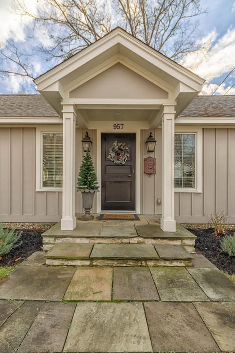 The Gardens - Lily - Walking Distance to Douglas Beach House in Douglas